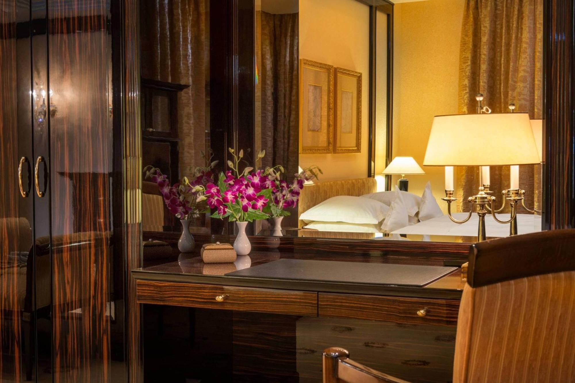 Jw Marriott Hotel Берлин Екстериор снимка A dressing table
